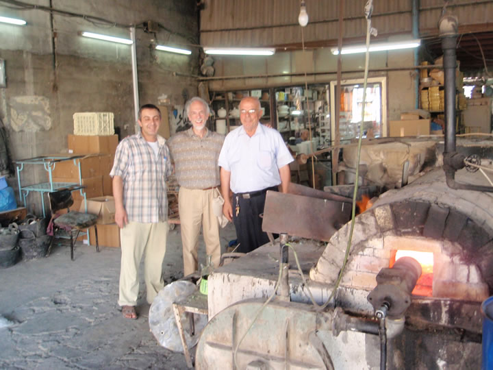 Roy
                            Saper with two generations of glass blowers