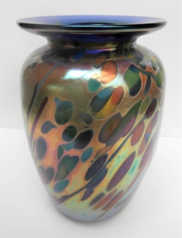 Blue
                        rim multicolored small vase